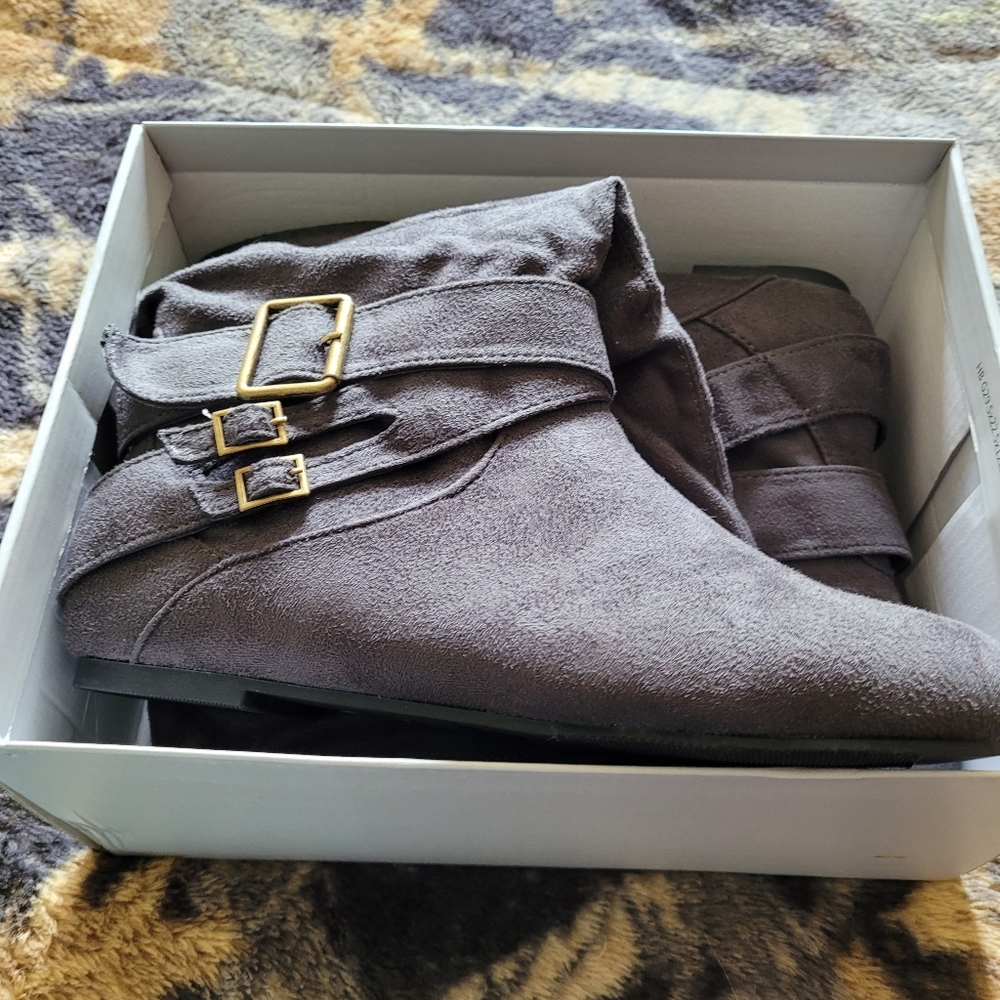 Boots - Picture 3 of 3